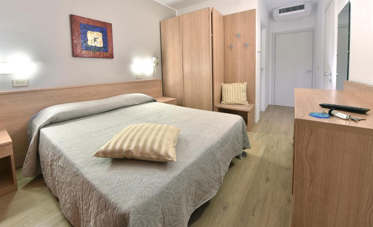 Hotel Meuble Nazionale Lignano Sabbiadoro Dış mekan fotoğraf