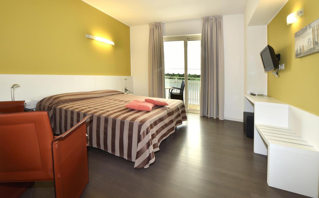 Hotel Meuble Nazionale Lignano Sabbiadoro Dış mekan fotoğraf