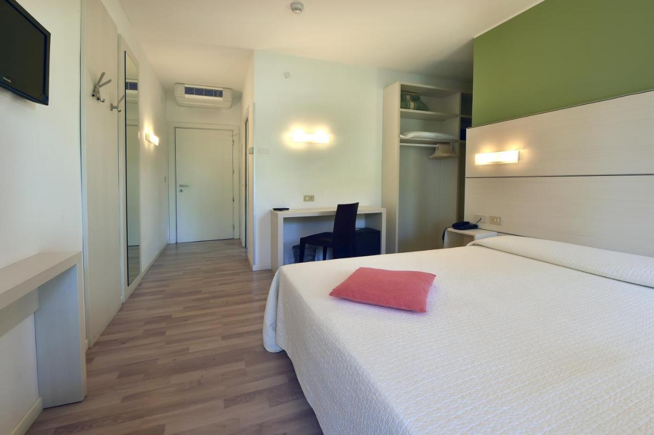 Hotel Meuble Nazionale Lignano Sabbiadoro Dış mekan fotoğraf