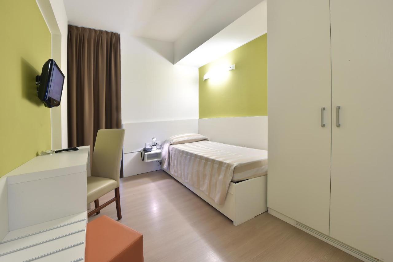 Hotel Meuble Nazionale Lignano Sabbiadoro Dış mekan fotoğraf
