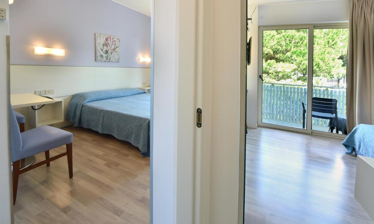 Hotel Meuble Nazionale Lignano Sabbiadoro Dış mekan fotoğraf