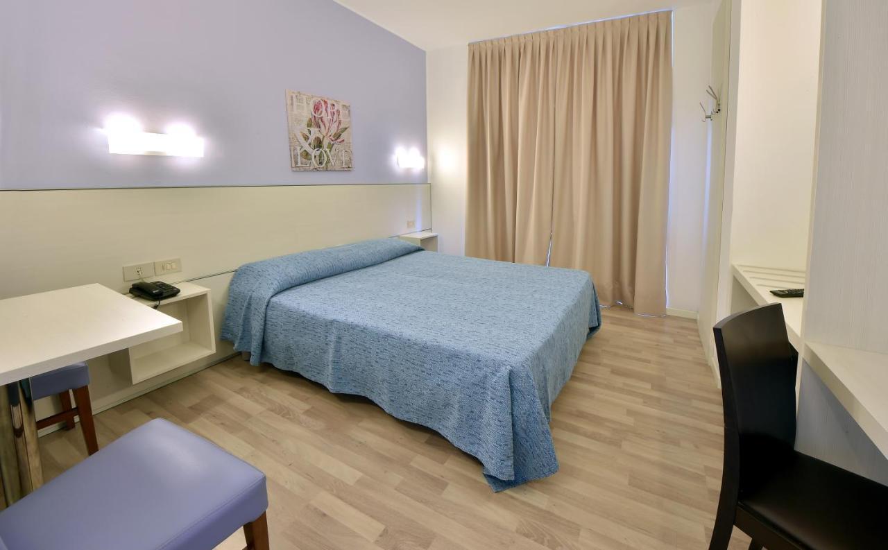 Hotel Meuble Nazionale Lignano Sabbiadoro Dış mekan fotoğraf
