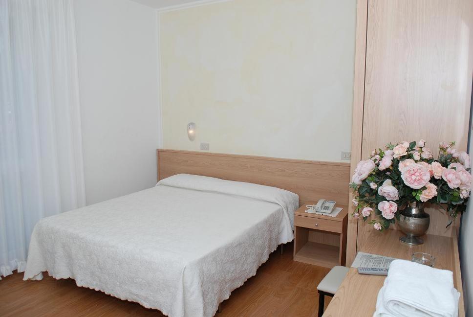 Hotel Meuble Nazionale Lignano Sabbiadoro Dış mekan fotoğraf