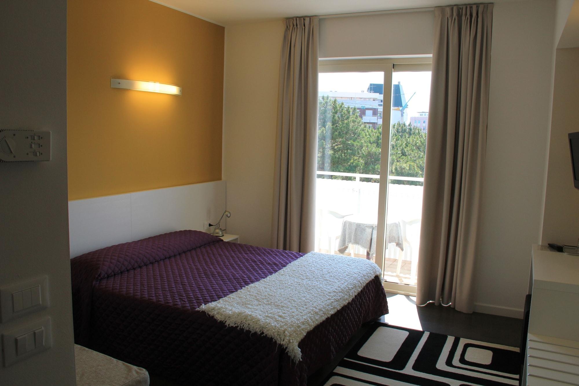 Hotel Meuble Nazionale Lignano Sabbiadoro Dış mekan fotoğraf