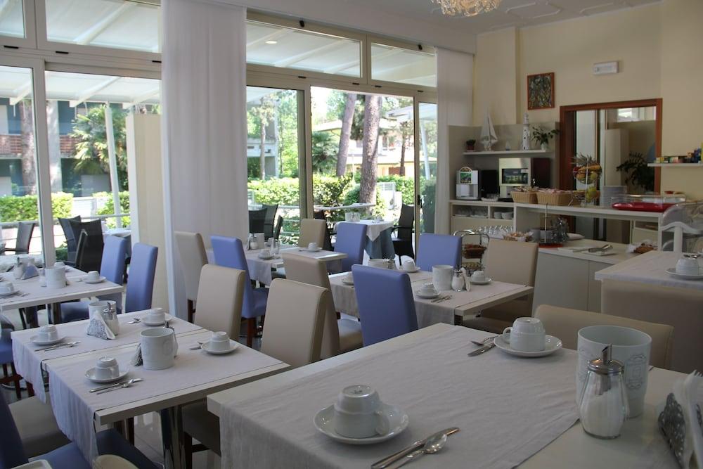 Hotel Meuble Nazionale Lignano Sabbiadoro Dış mekan fotoğraf