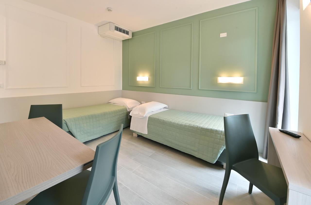 Hotel Meuble Nazionale Lignano Sabbiadoro Dış mekan fotoğraf
