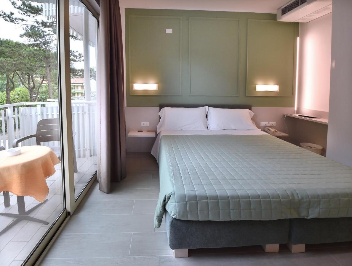 Hotel Meuble Nazionale Lignano Sabbiadoro Dış mekan fotoğraf