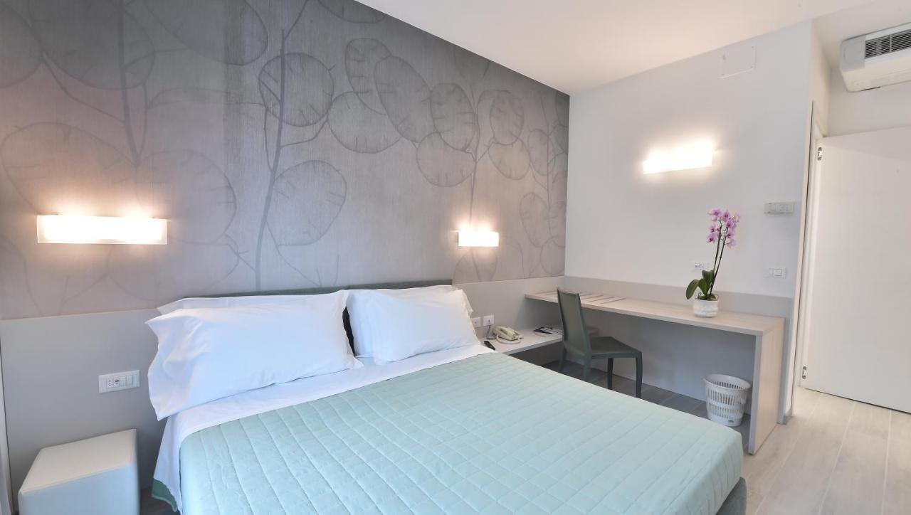Hotel Meuble Nazionale Lignano Sabbiadoro Dış mekan fotoğraf