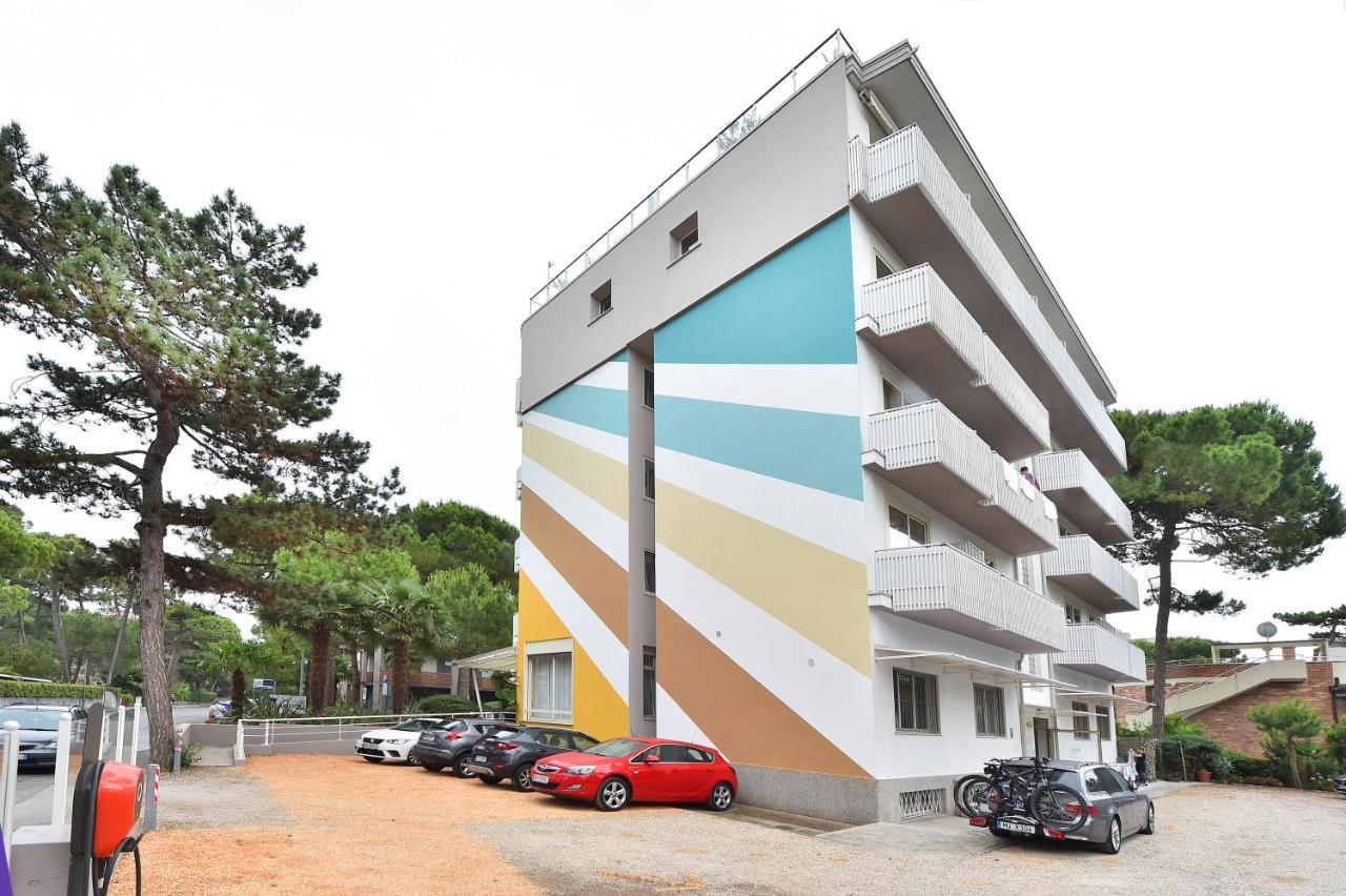 Hotel Meuble Nazionale Lignano Sabbiadoro Dış mekan fotoğraf