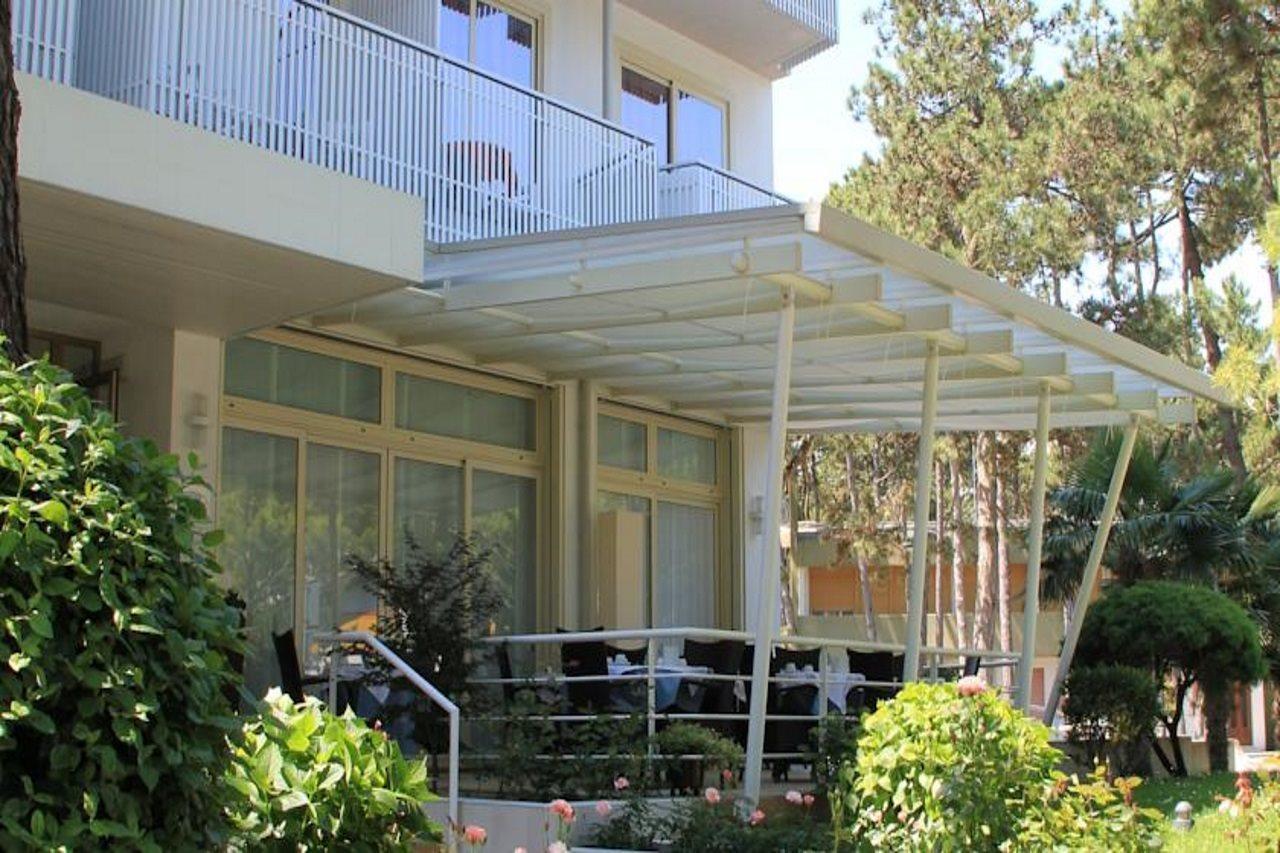 Hotel Meuble Nazionale Lignano Sabbiadoro Dış mekan fotoğraf